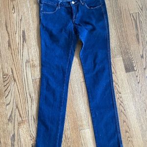 Skinny, low waist jeans Straight leg.